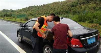 西峡永福道路救援